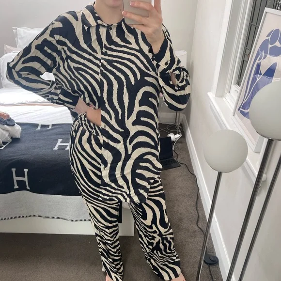 H&M Satin Zebra Set - Picture 3 of 3